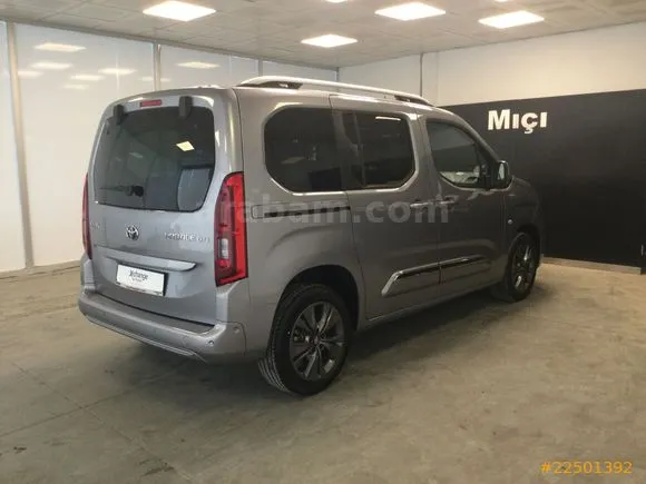 Toyota Proace City 1.5 D Passion X-Pack Image 4