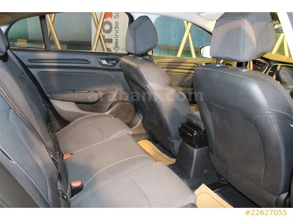 Renault Megane 1.3 TCe Joy Image 10