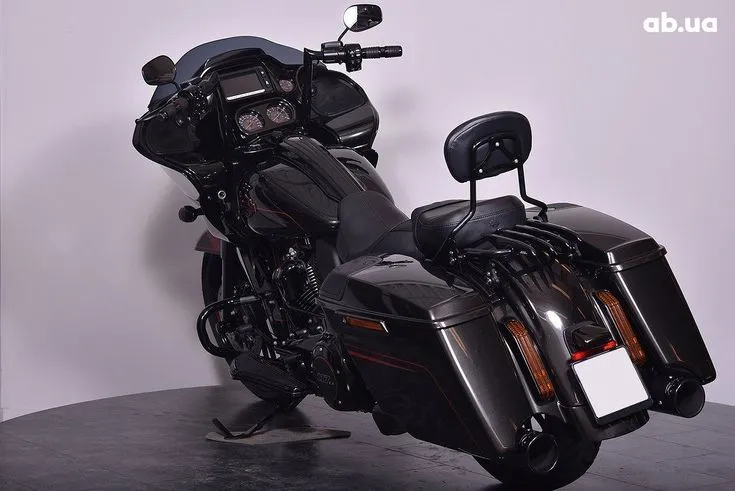 Harley-Davidson FLTRXSE  Image 2